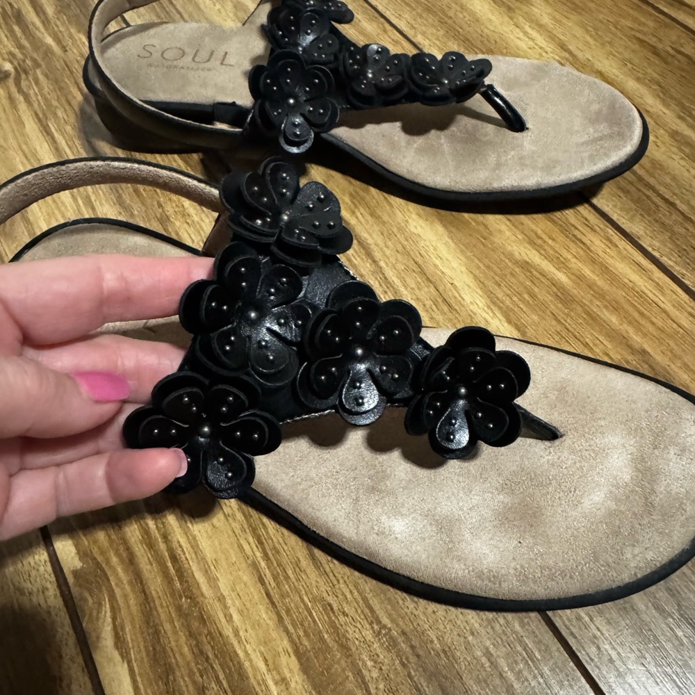 Naturalizer Black T-Strap Sandals with Floral Embellishment - Picture 2 of 10
